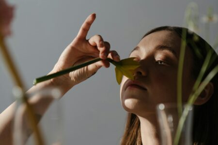 Skinification: il trend dei cosmetici ibridi per una bellezza naturale